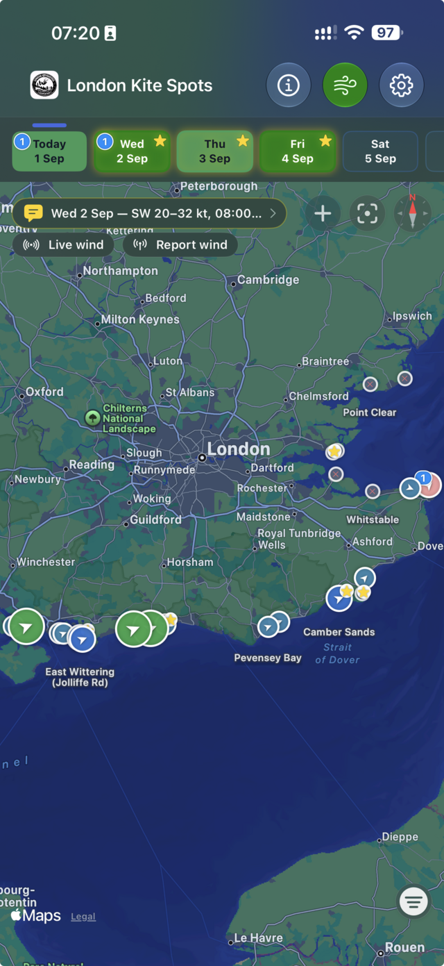Map with Live wind and Report wind buttons and the day summary banner